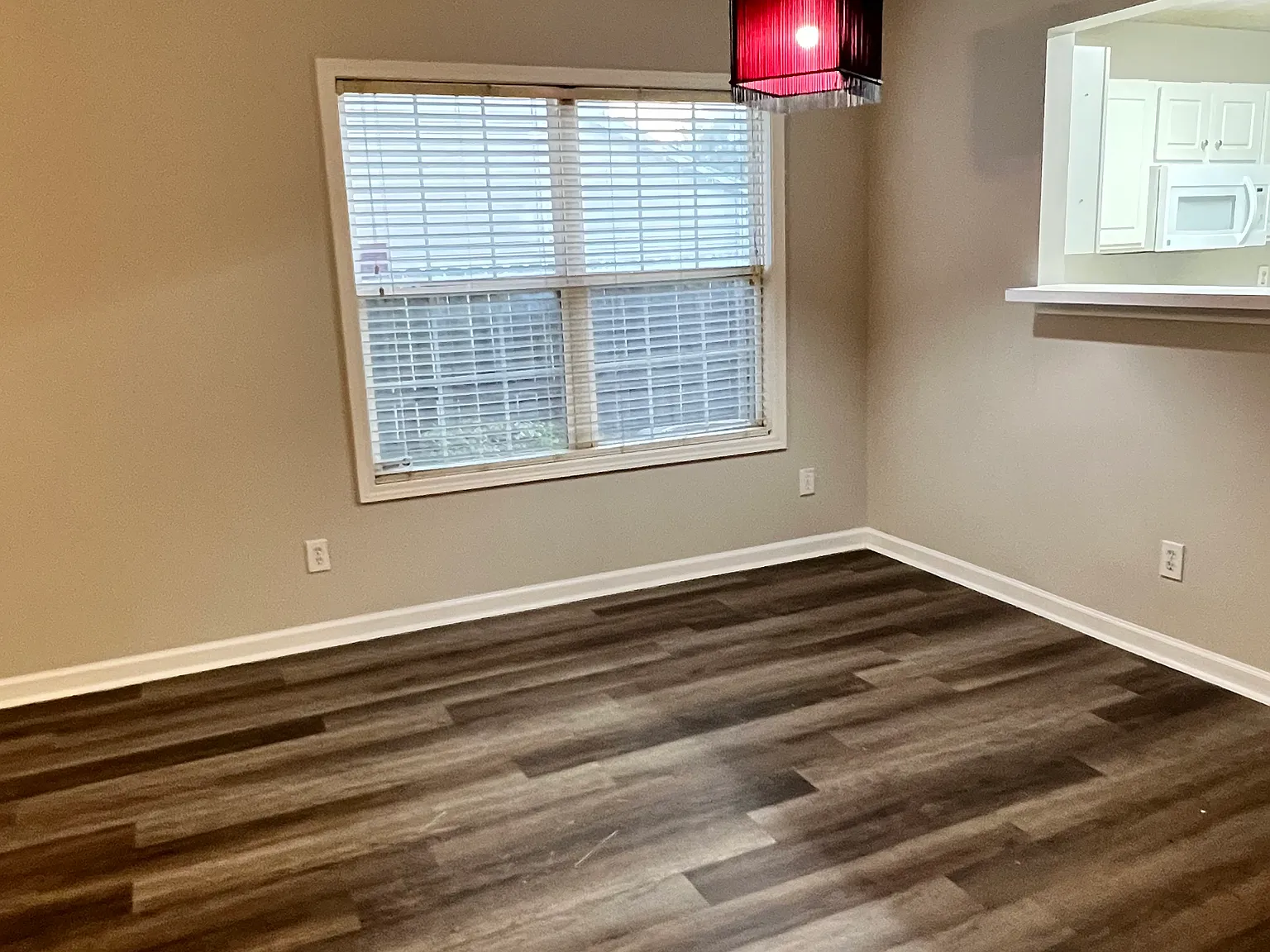 2 bed, 1025 sqft, $1,349 — Photo 4