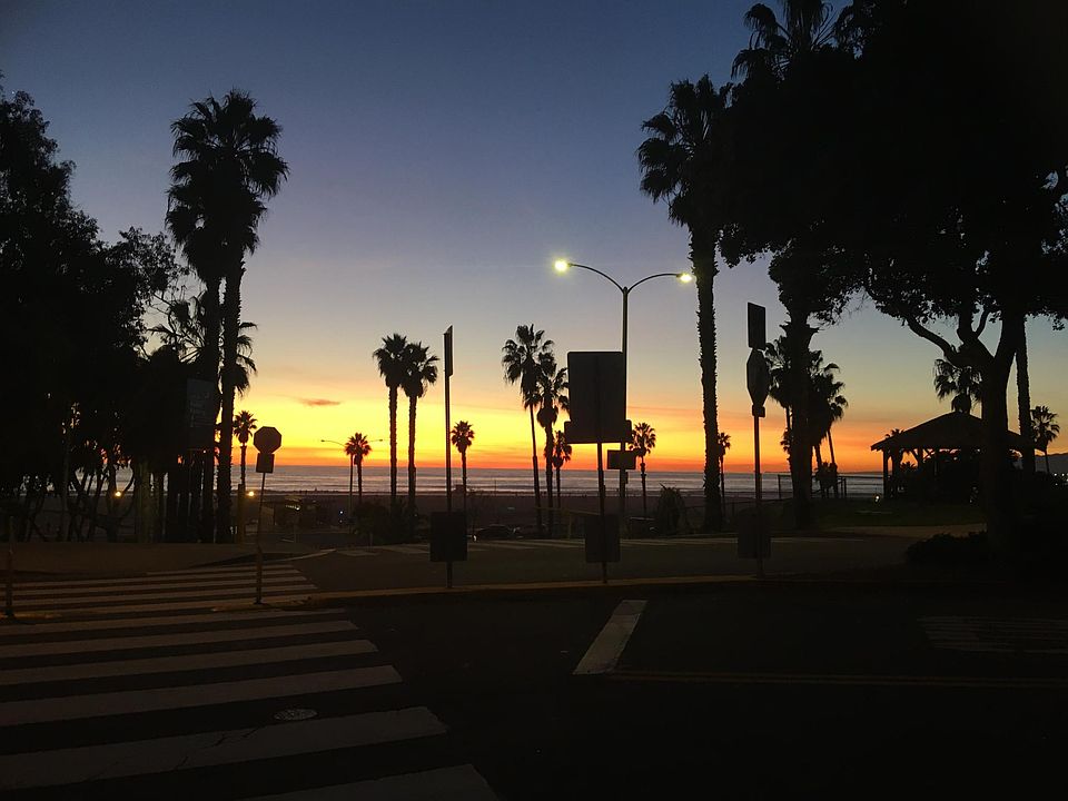 Yes, this is what you see from the dining table!!!! breathtaking sunsets