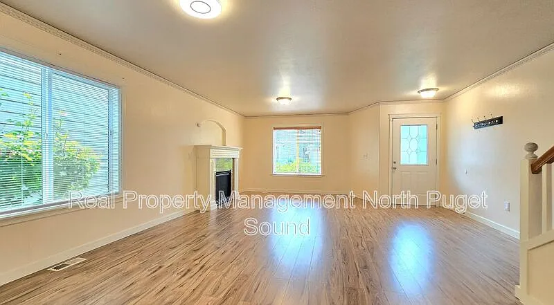 3 bed, 2.5 bath, 1426 sqft, $2,995 — Photo 4