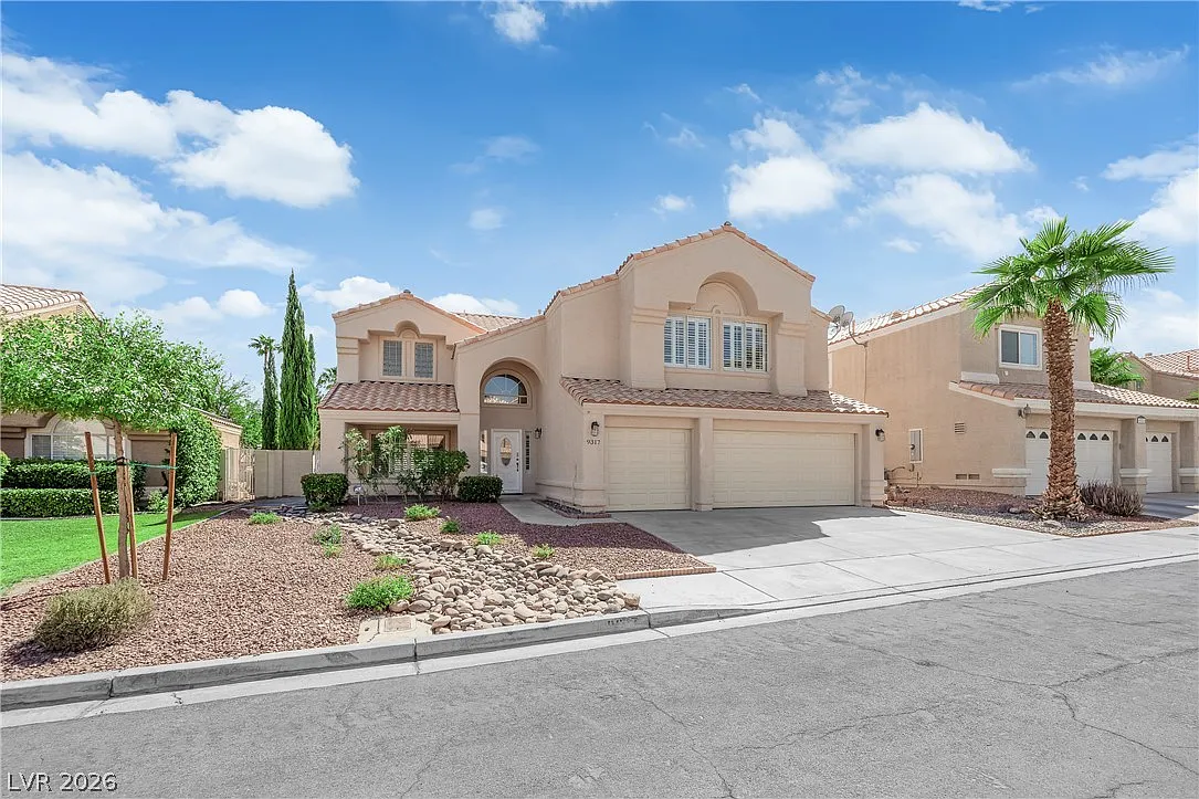 7 bed, 4.0 bath, 3432 sqft, $3,749 — Photo 2