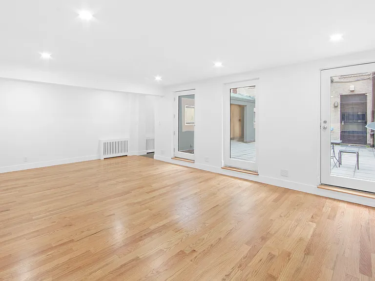 215 E 59th St #CHR — Photo 7