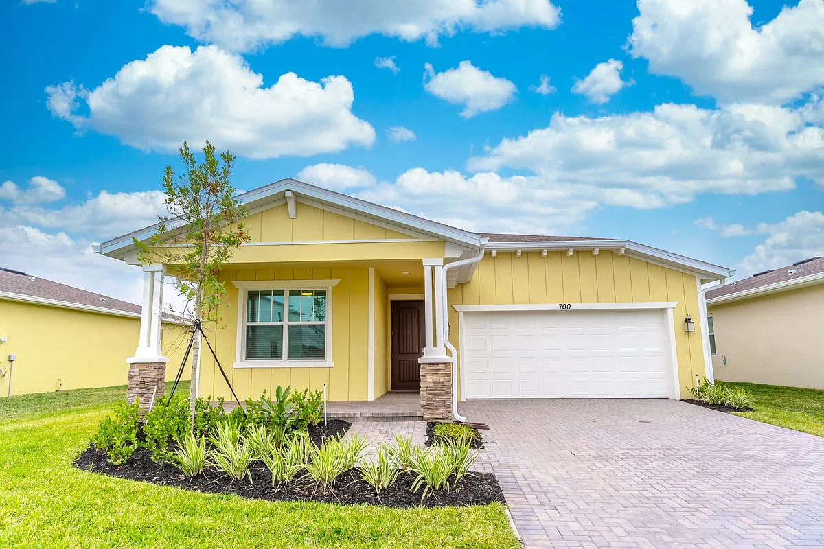 3 bed, 2.0 bath, 1612 sqft, $2,500 — Photo 1
