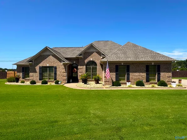 25152 Castlebury Dr, Athens, AL 35613