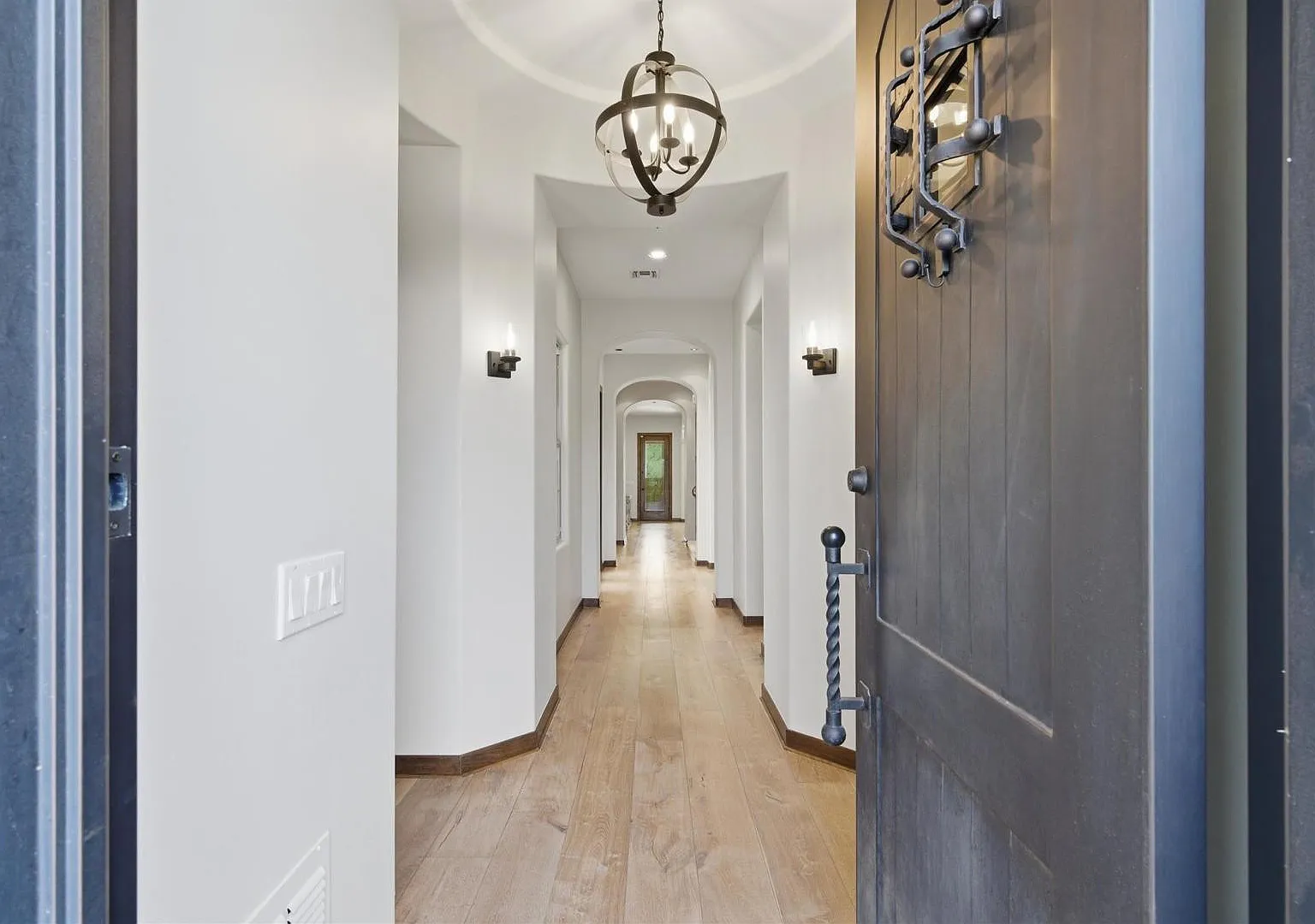 4 bed, 3.5 bath, 4323 sqft, $14,500 — Photo 4