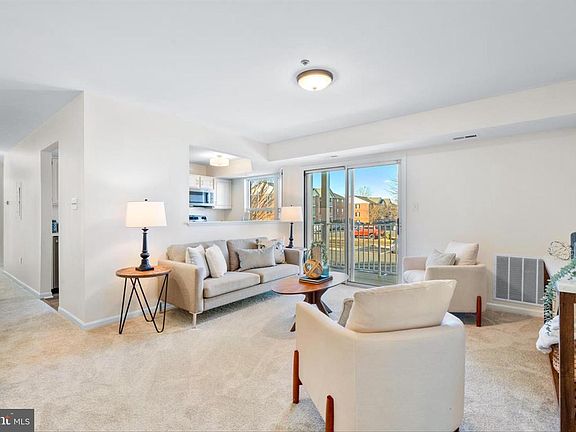 3rd image of 3847 Shadywood Dr Unit 2D