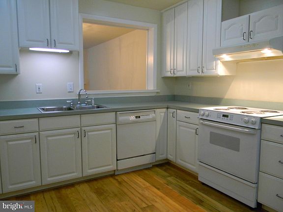 4th image of 1615 S Hayes St #1