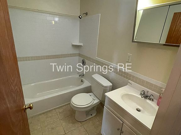 5th image of 252 Spring St #27