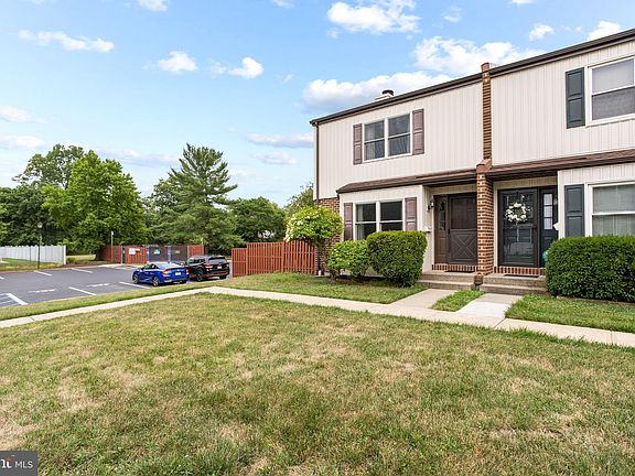 4th image of E13 Carver Pl