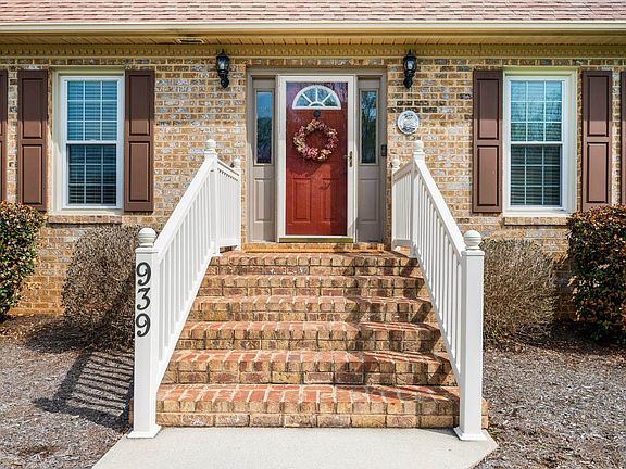 2nd image of 939 Alum Springs Rd #9