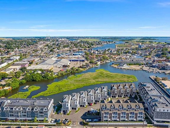 2nd image of 312 Marine Pointe Dr E
