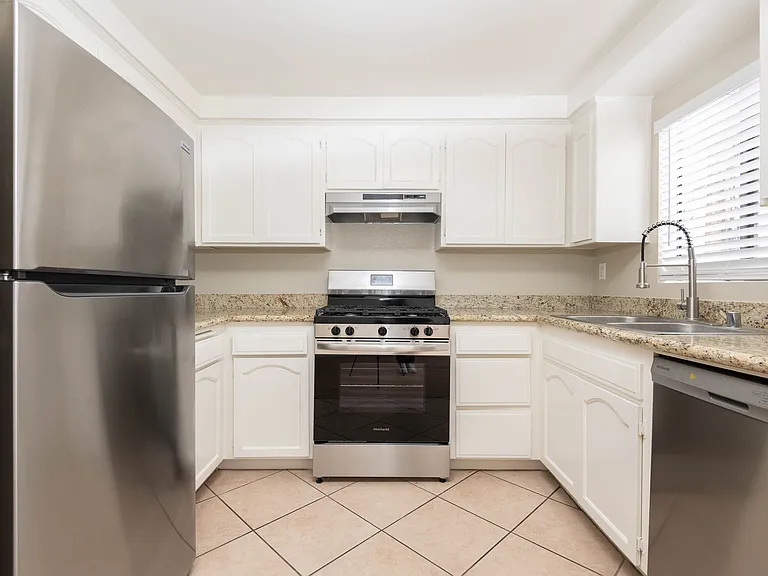5452 Alvern Cir #204 — Photo 6
