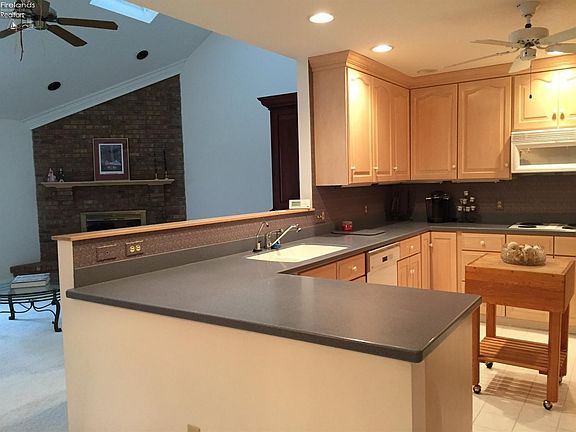 5th image of 71 Golfview Dr