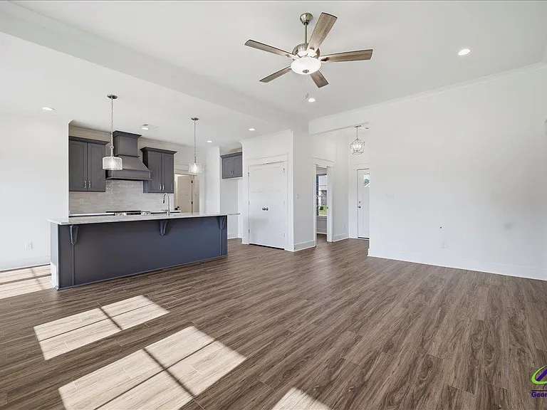 307 Willowbrook Ln — Photo 6