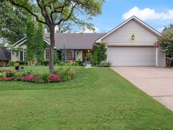 2417 Stonehenge Dr, Edmond, OK 73034
