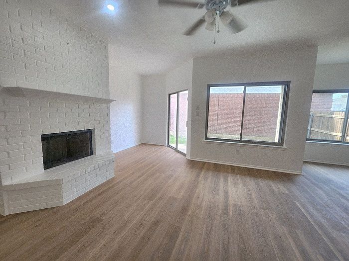 1st image of 802 Headwater Dr