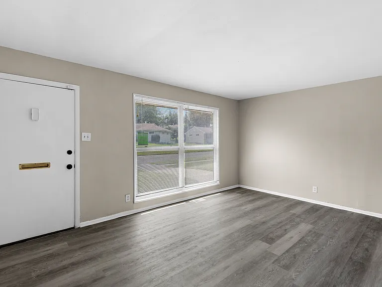5677 Parchester Dr — Photo 11
