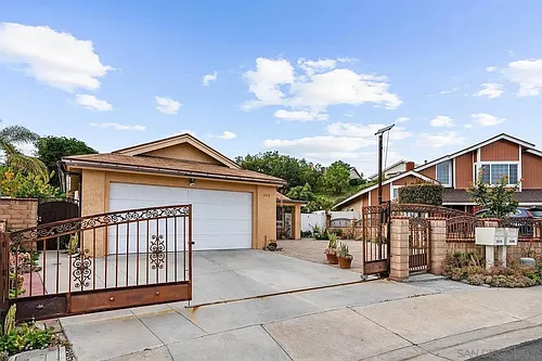 2208 Spring Oak Way Photo 1