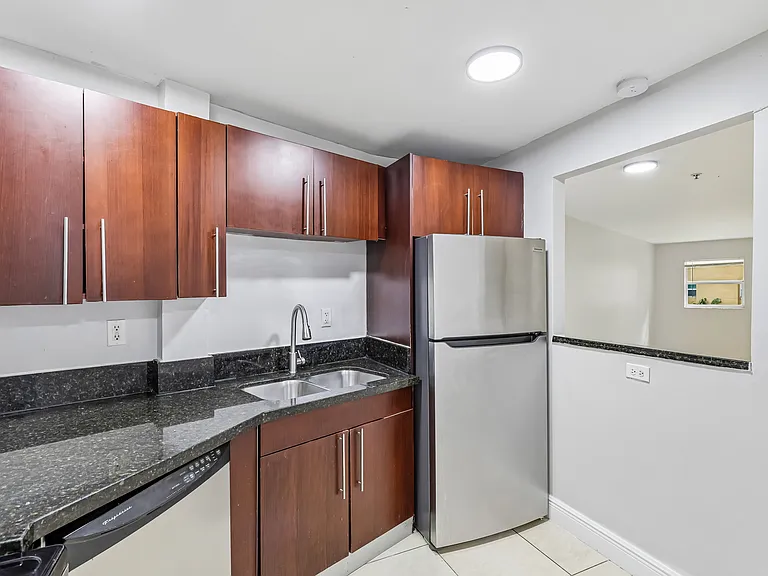 The Oaks Condominium — Photo 27