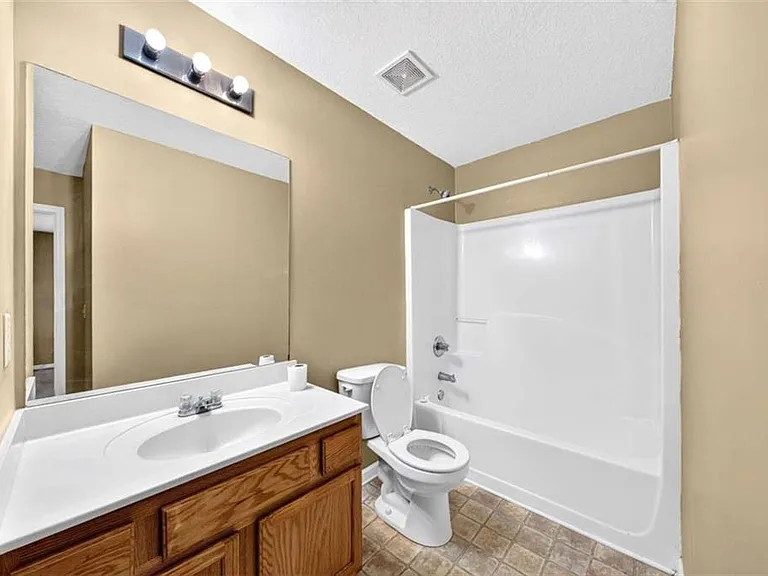 744 W Vincent Dr — Photo 25