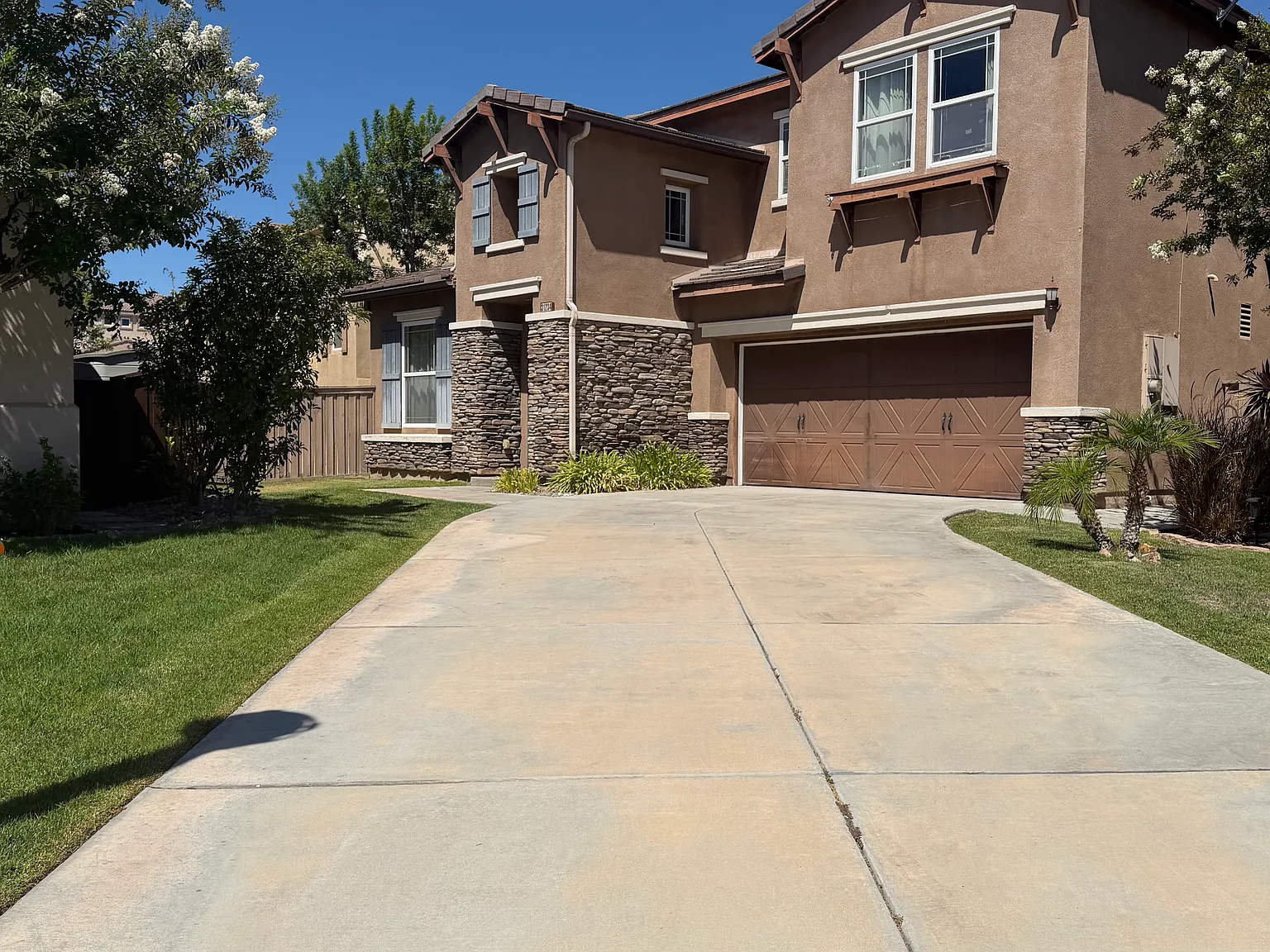 4 bed, 2389 sqft, $3,500 — Photo 1
