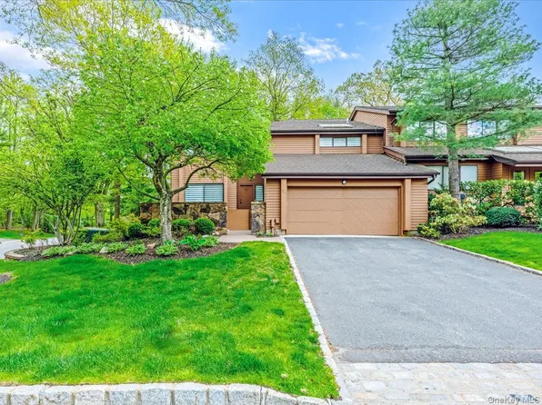54 Harvard Road #54, Manhasset, NY 11030