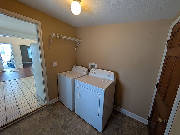 4th image of 806 Sherman Ave