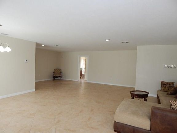 3rd image of 4519 Belfountain St