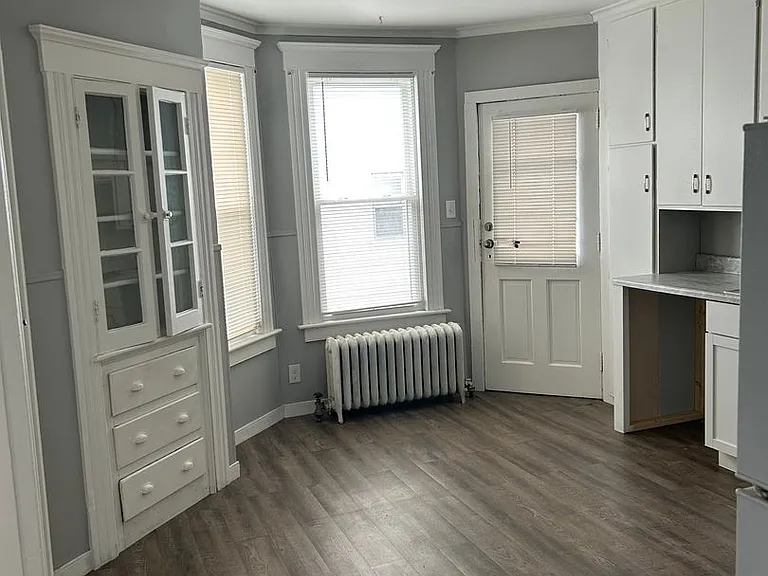 75 Turner Ave — Photo 2