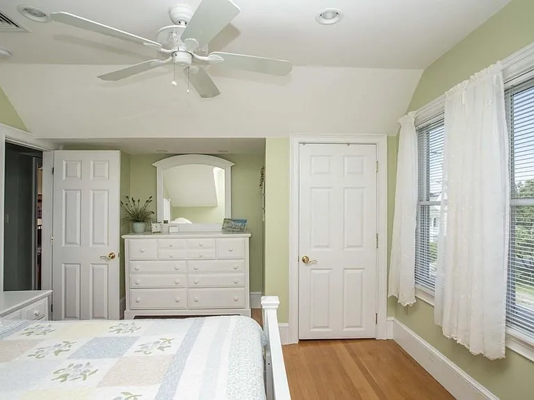 63 Glades Rd — Photo 19