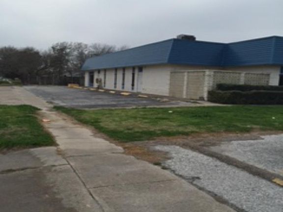 3rd image of 423 W Cleveland Blvd Ste 3