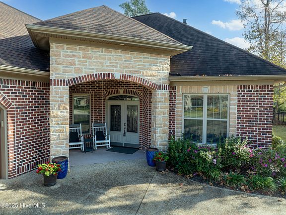 5th image of 662 Jenoa Loop