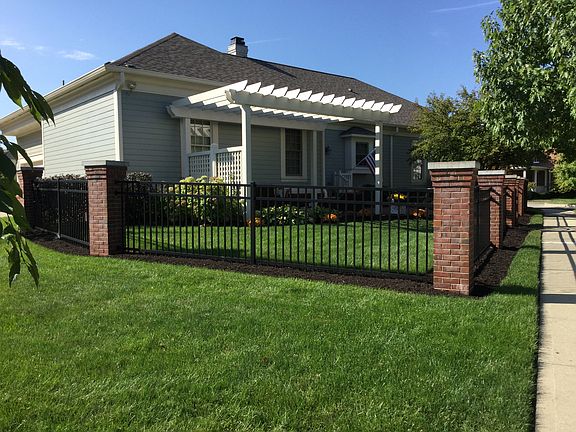 Side Yard w/Pergola & Fence