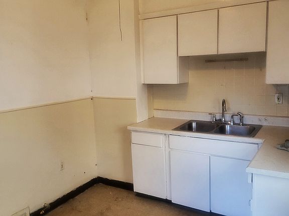 2nd image of 204 Floss Ave