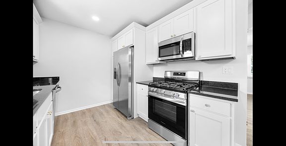 4th image of 106 E Madison Dr