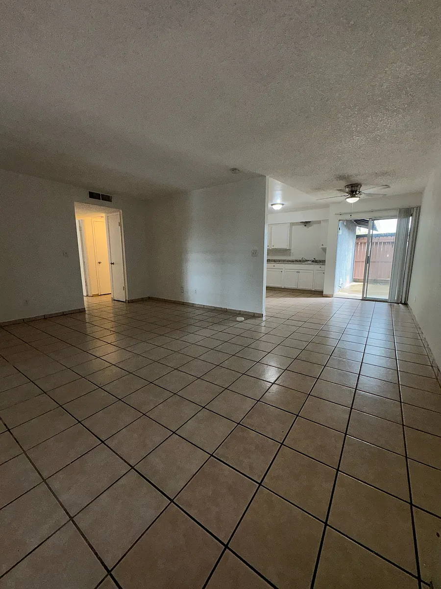 Front Entrance - 2832 E Grant Ave #103