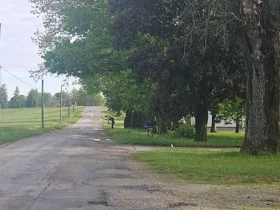 4th image of 1443 S Base Rd