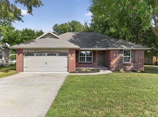 820 S Trail Point Ct, Nixa, MO 65714