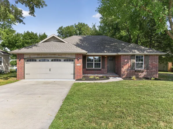 820 S Trail Point Court, Nixa, MO 65714