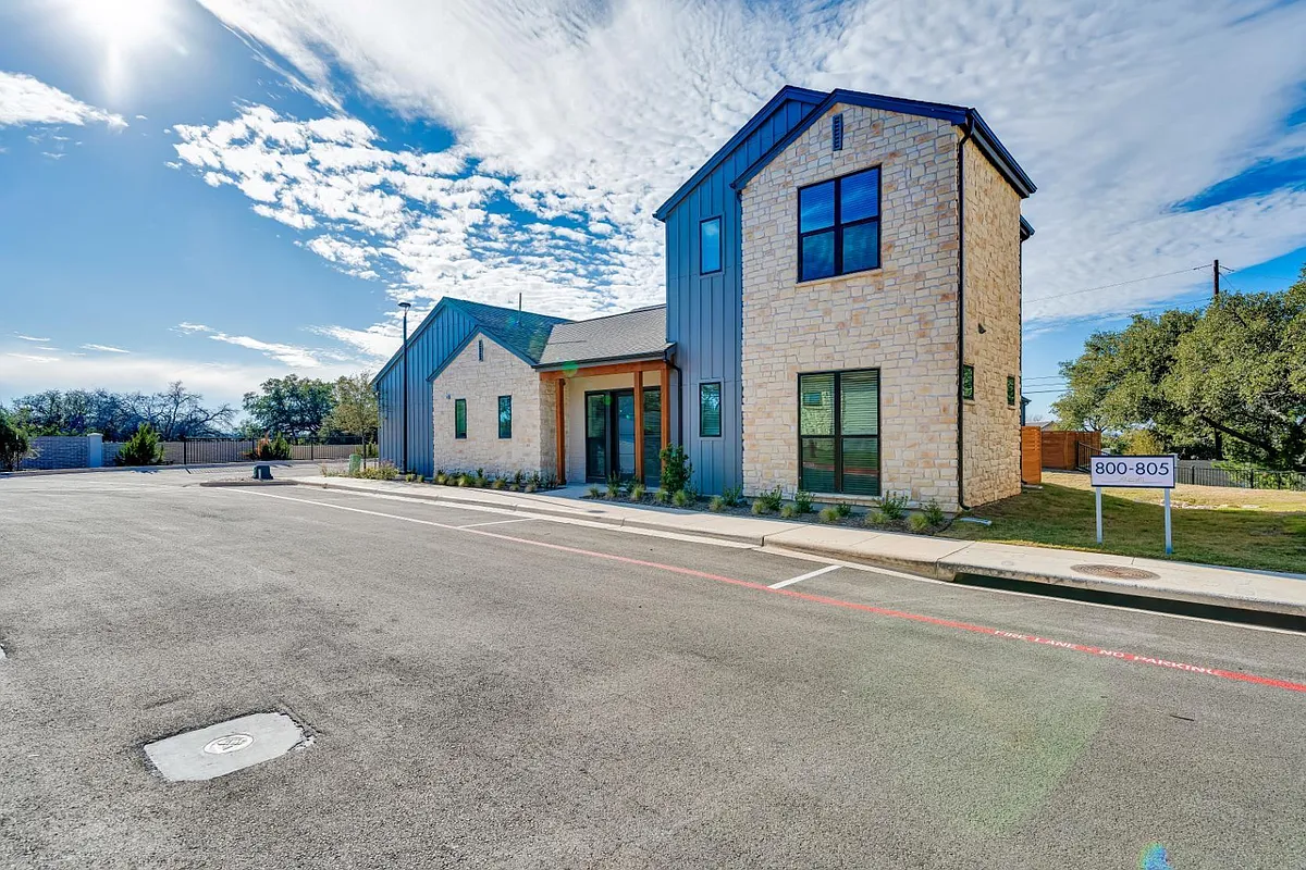 Building Photo - 1601-534 Mustang Dr