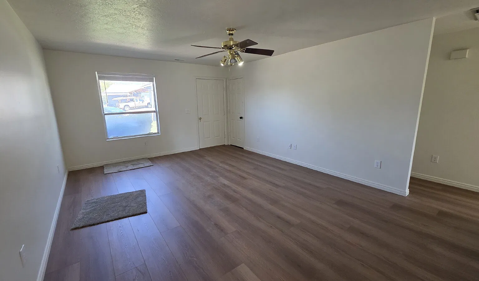 3 bed, 1.0 bath, 1008 sqft, $1,650 — Photo 2