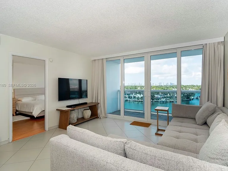 6770 Indian Creek Dr #8L — Photo 12