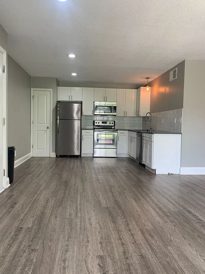 Modern Finishes + Massive Space | Steps from KU Med — Photo 2