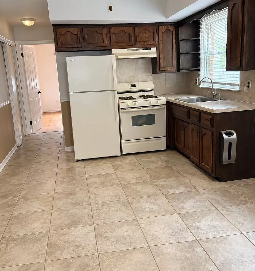 1 bed, 700 sqft, $1,900 — Photo 2