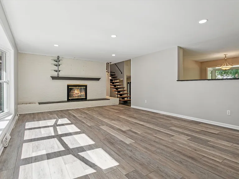 112 Leslie Dr — Photo 25