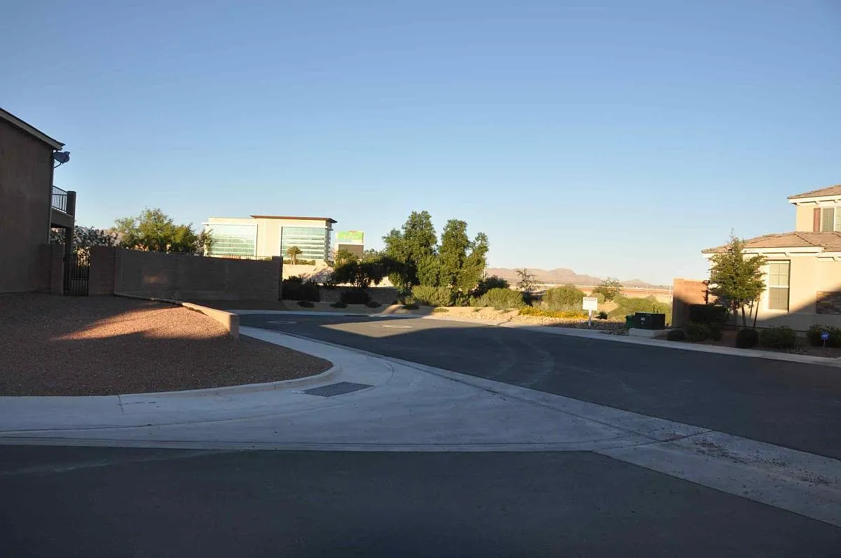 5 bed, 3177 sqft, $3,200 — Photo 2