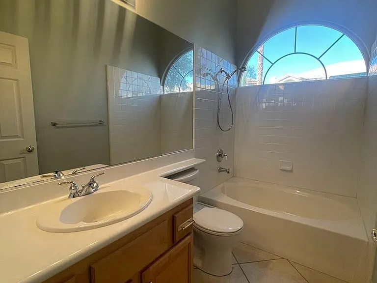 8757 Castle Hill Ave — Photo 20