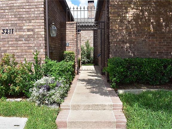 2nd image of 3211 Squireswood Dr