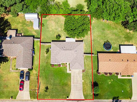 3rd image of 3723 Linda Kaye Dr