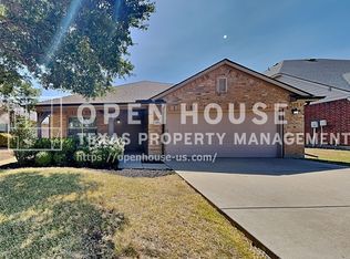 437 Sandy Creek Dr, Fort Worth, TX 76131