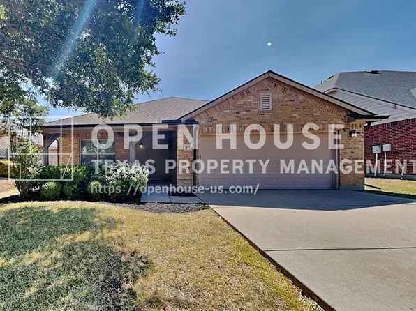 437 Sandy Creek Dr, Fort Worth, TX 76131